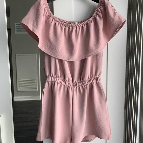 Pants - MOVING SALE 🔥 Feminine jumpsuit